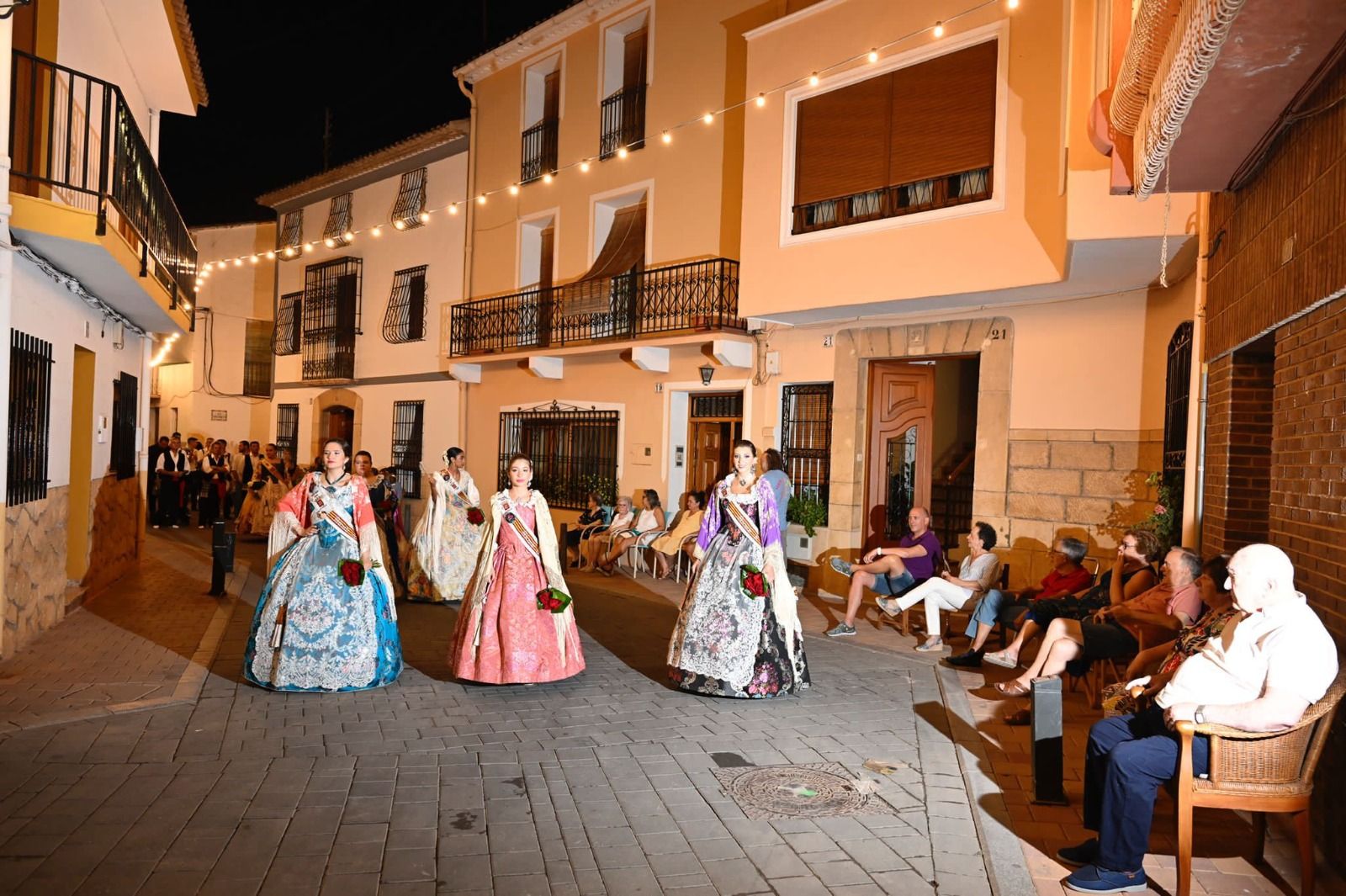 Flores para honrar a la Mare de Déu en La Nucia