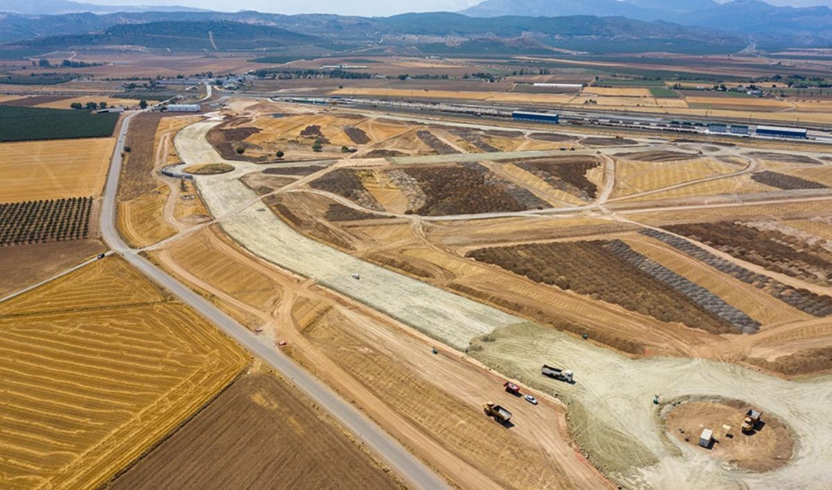 Imagen de las obras del Puerto Seco de Antequera en abril 2022.