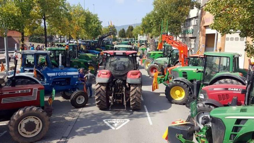 Tractorades a Vic i a Lleida en defensa de «la dignitat del poble català»