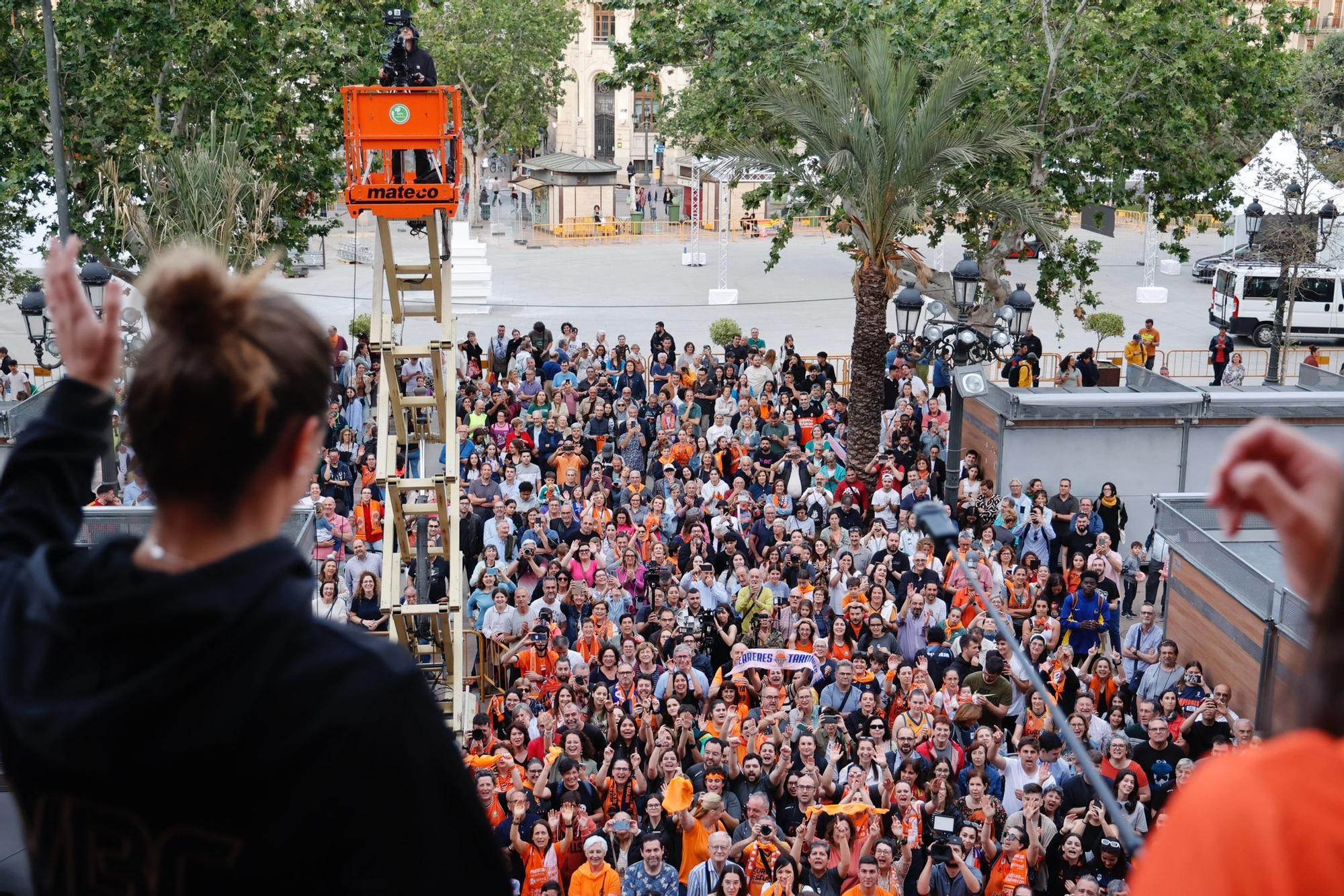 El Valencia Basket celebra en casa su triplete histórico