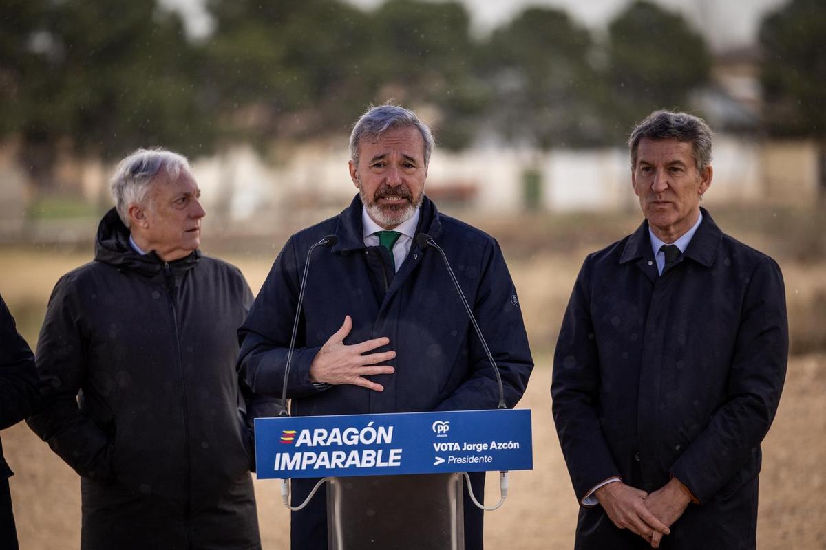 Octavio López, Jorge Azcón y Alberto Núñez Feijóo, en su comparecencia en Figueruelas.