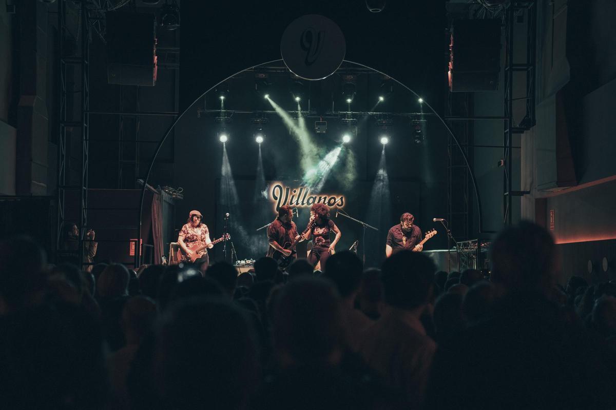 La rockera americana Nicky Hill durante su actuación en la Sala Villanos.