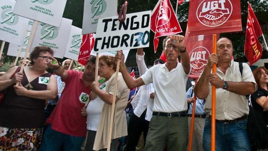 Más de 1.500 personas exigen frente al Banco de España la defensa del empleo y la obra social de la CAM