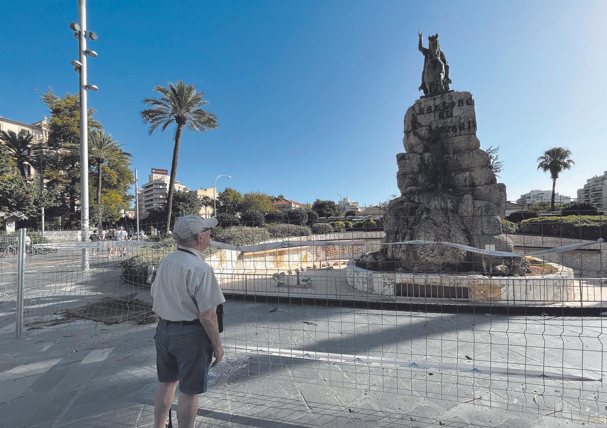 La fuente de la estatua de Jaume I se queda sin agua