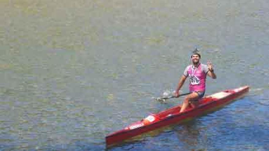 Javier Bernal, con la medalla que conquistó en el Sella.