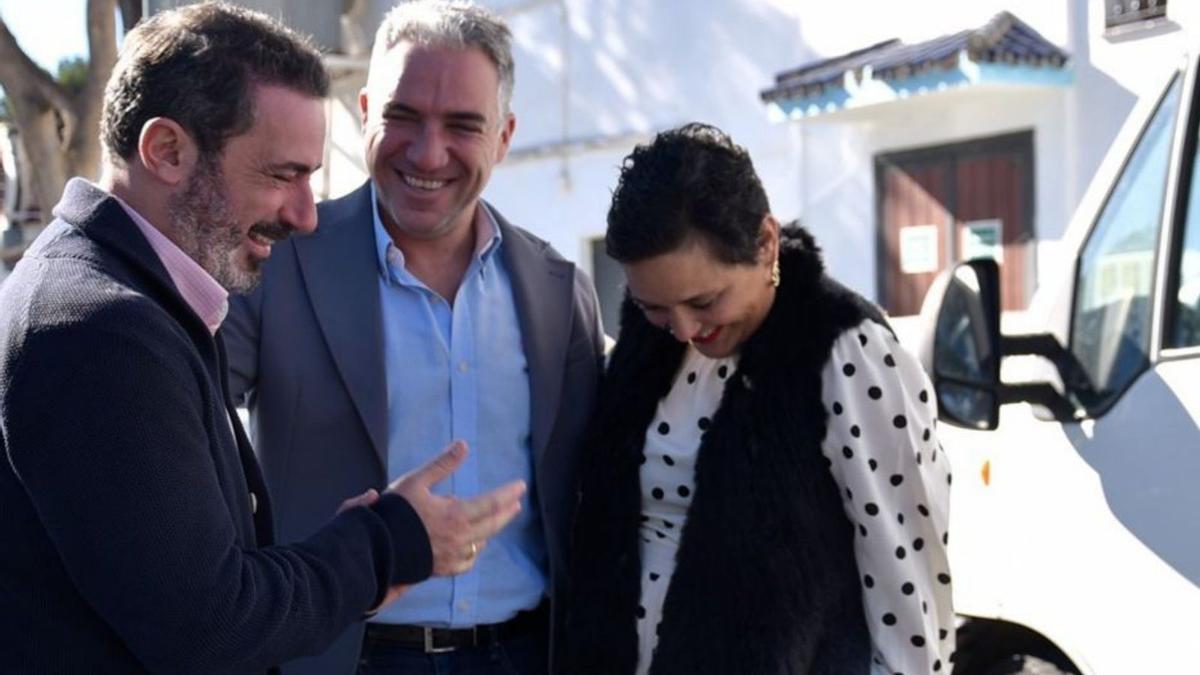 Bendodo, con José Ramón Carmona y Margarita del Cid.