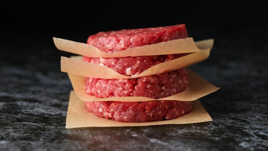 Alerta sanitaria en Asturias: salmonela en un lote de hamburguesas de un conocido supermercado