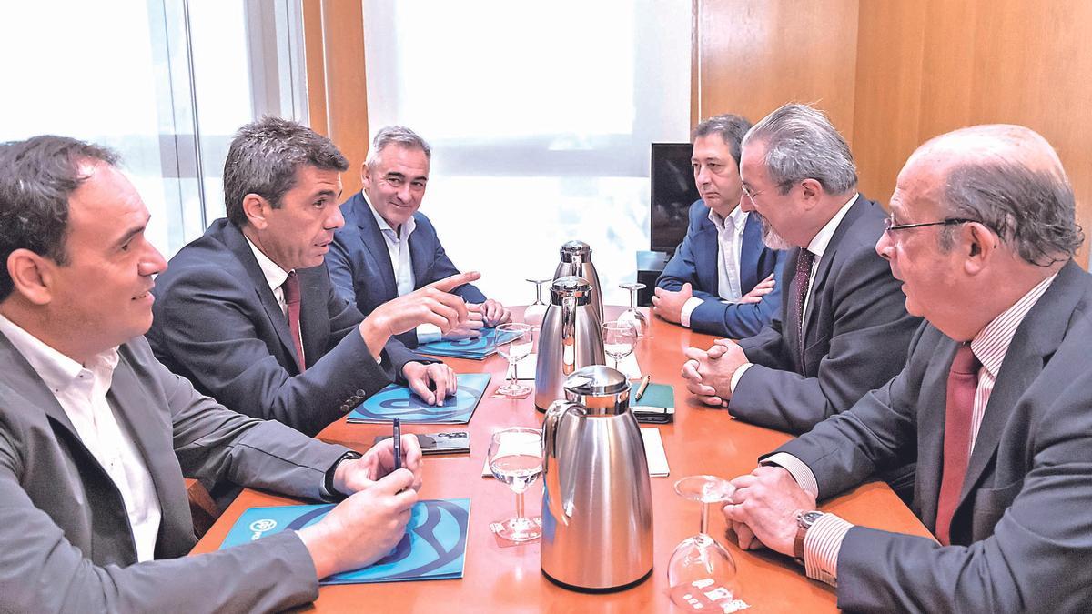 Comisión negociadora PP-Vox, en julio de 2023.