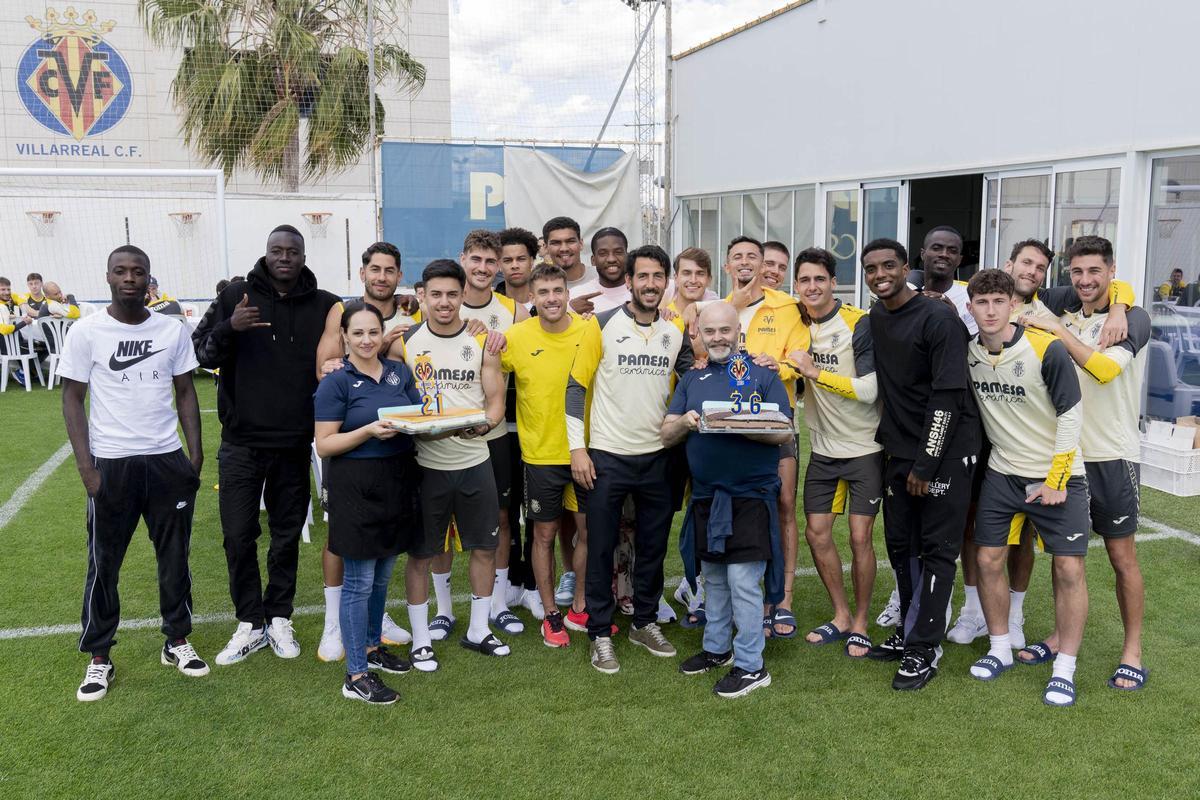 La plantilla del Villarreal celebró los cumpleaños de Dani Parejo e Ilias Akhomach.