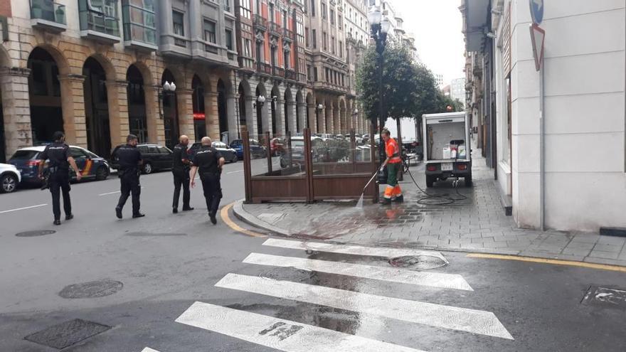 Detenidos tres hinchas de Las Palmas por agredir a un gijonés en Marqués de San Esteban