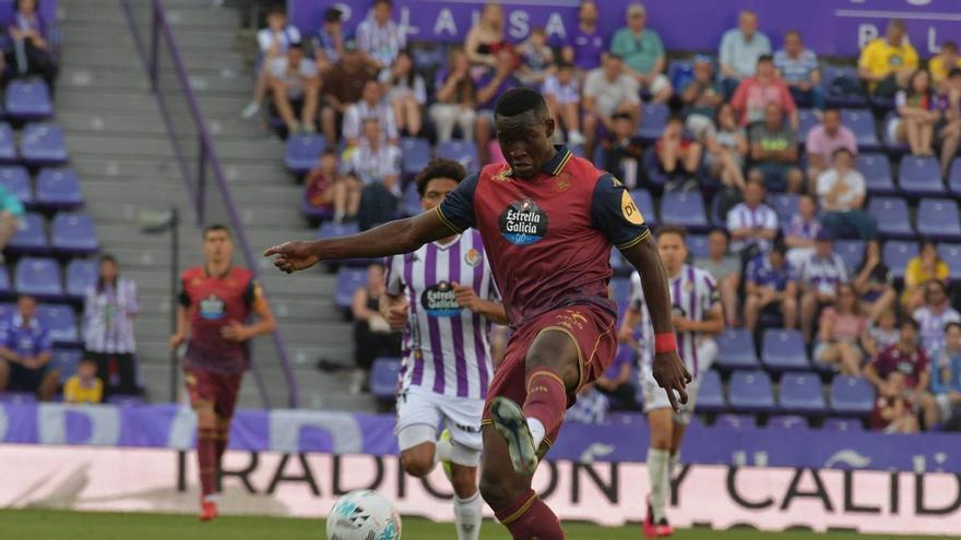 Bil Nsongo renueva con el Deportivo hasta 2030 y da el salto a Primera División