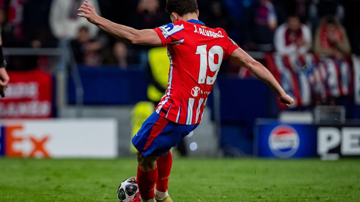 La UEFA publica el vídeo del doble toque de Julián Álvarez