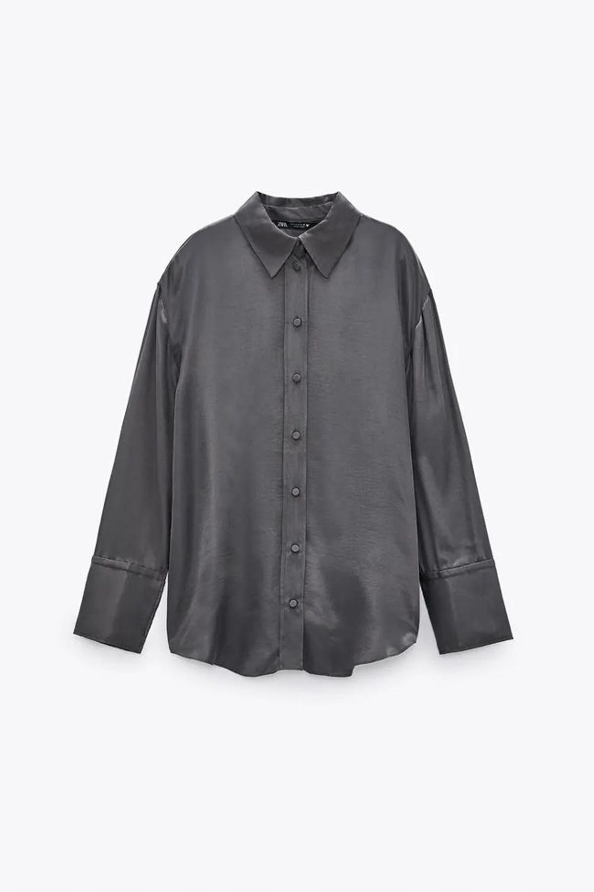 Camisa satinada, de Zara