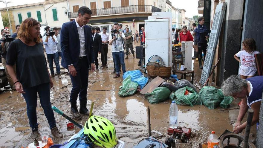 Pedro SÃ¡nchez y Francina Armengol el 10 de ocutubre de 2018 en Sant LlorenÃ§, cuando prometieron las ayudas del Estado que todavÃ­a no han llegado.