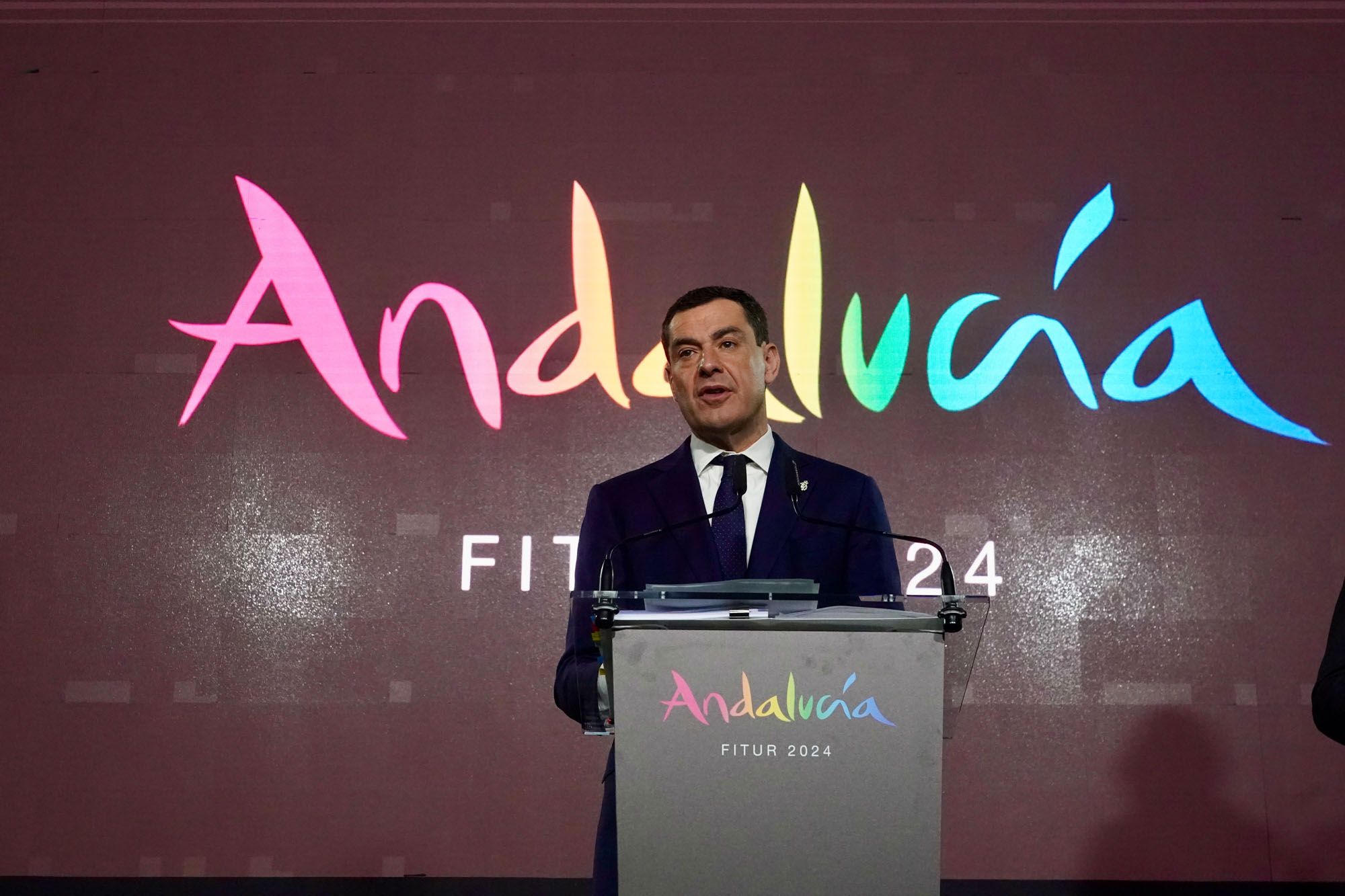 Juanma Moreno, en la jornada inaugural del stand de Andalucía en Fitur 2024.