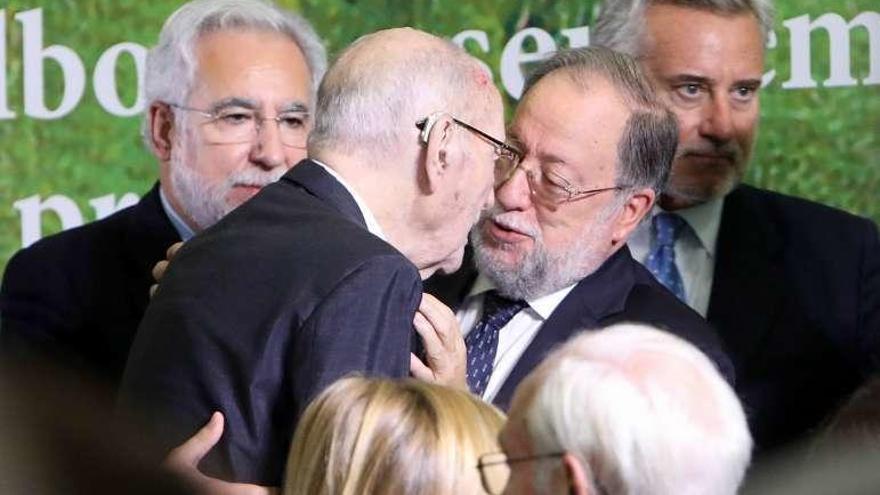 Rajoy emplaza a los separatistas a &quot;rectificar&quot; y &quot;volver a la racionalidad y la legalidad&quot;