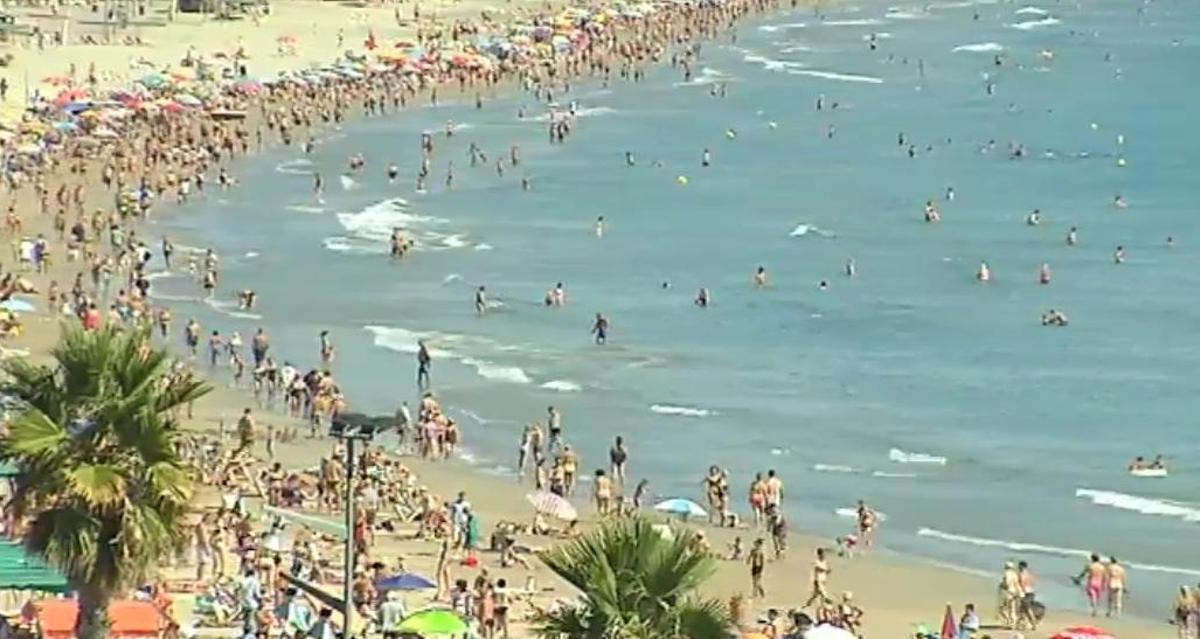 L’arribada de turistes estrangers bat rècords en el sector, alhora que el turisme nacional no augmenta sinó que segueix veient-se afectat per la situació econòmica actual.