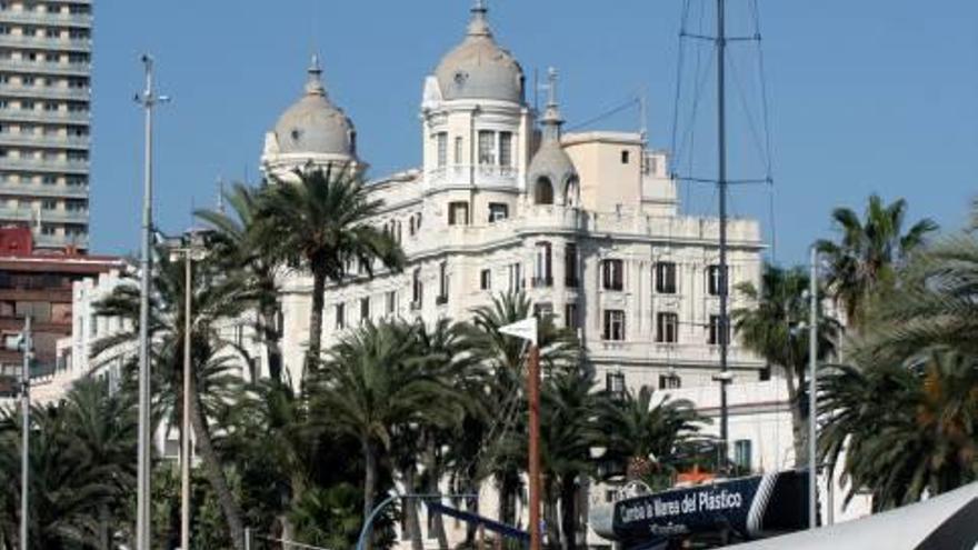 La Casa Carbonell des del Postiguet.