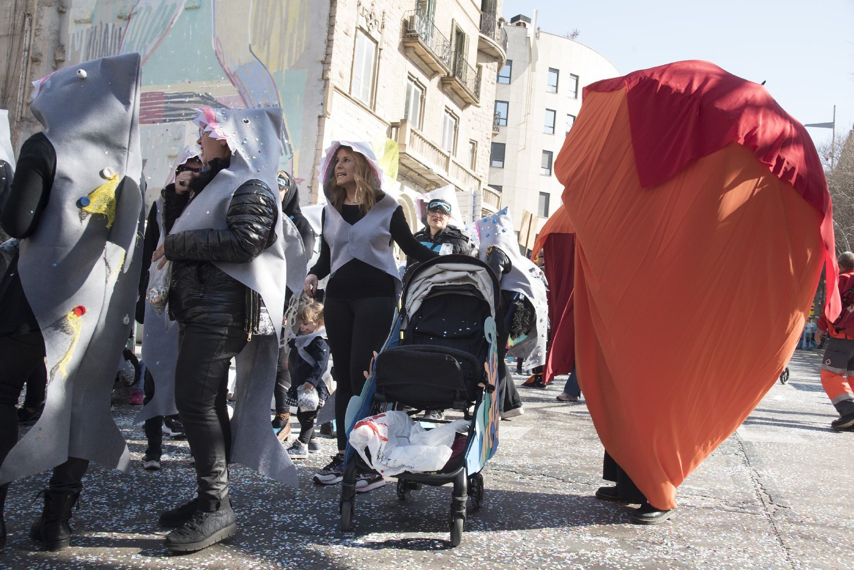 El Carnaval de Manresa recupera la seva màxima esplendor amb una marea d’infants