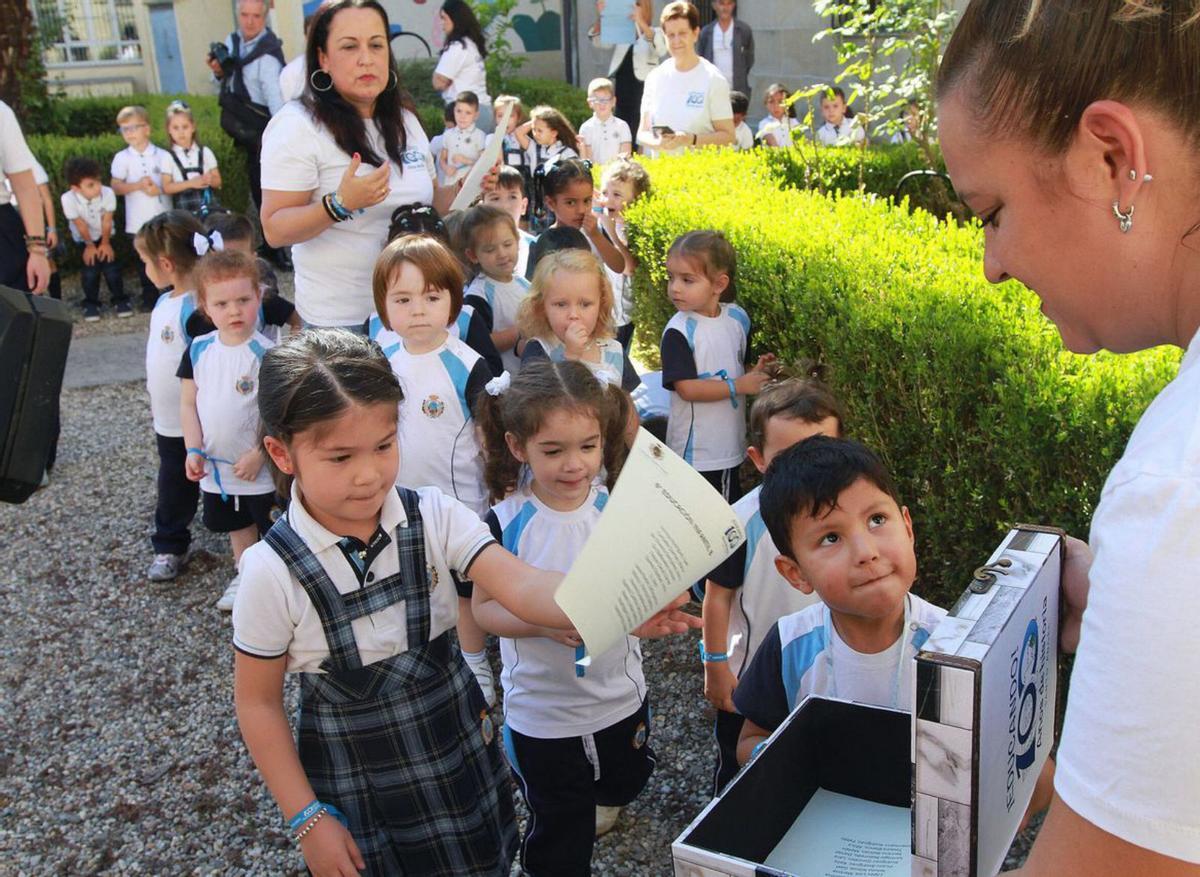 El colegio encierra su manifiesto para los futuros alumnos de 2050.