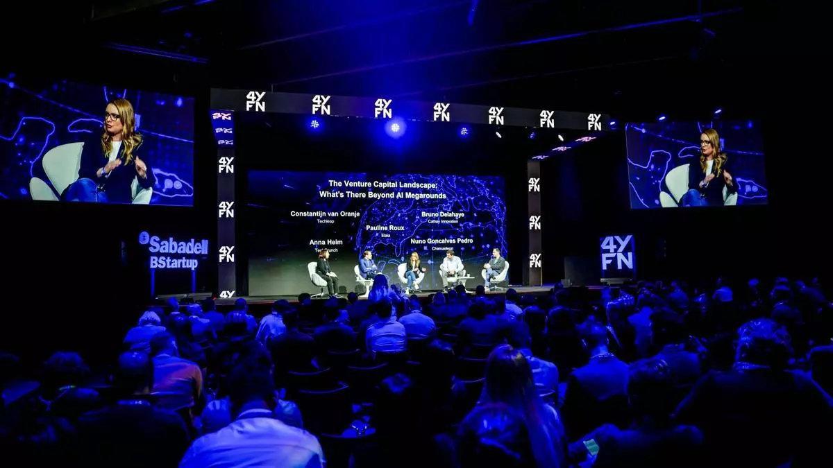 Una conferencia con varios inversores de capital riesgo en el 4YFN 2024, el espacio para 'startups' del MWC.