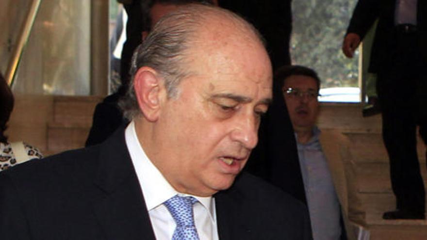 El ministro de interior Fernández Díez