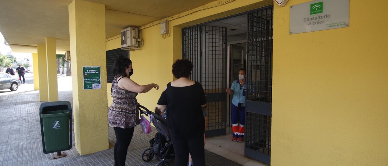 Acceso al actual centro de salud de Alcolea.