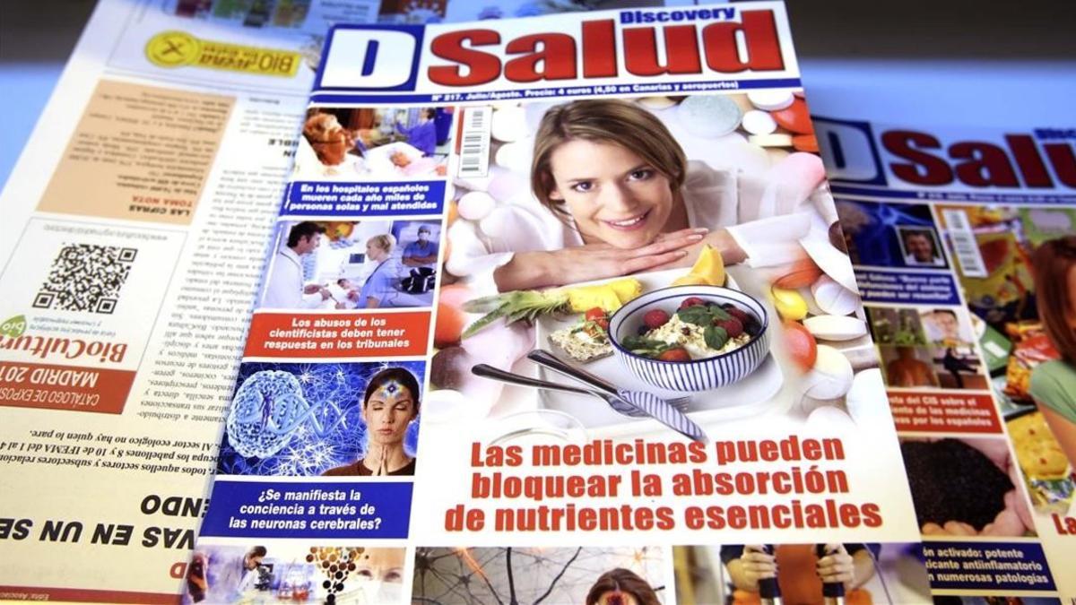 Revistas que promocionan las pseudoterapias, en una feria de Madrid.