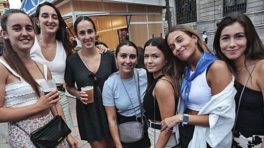 Un grupo de amigas, este fin de semana, en Porlier. | Irma Collín