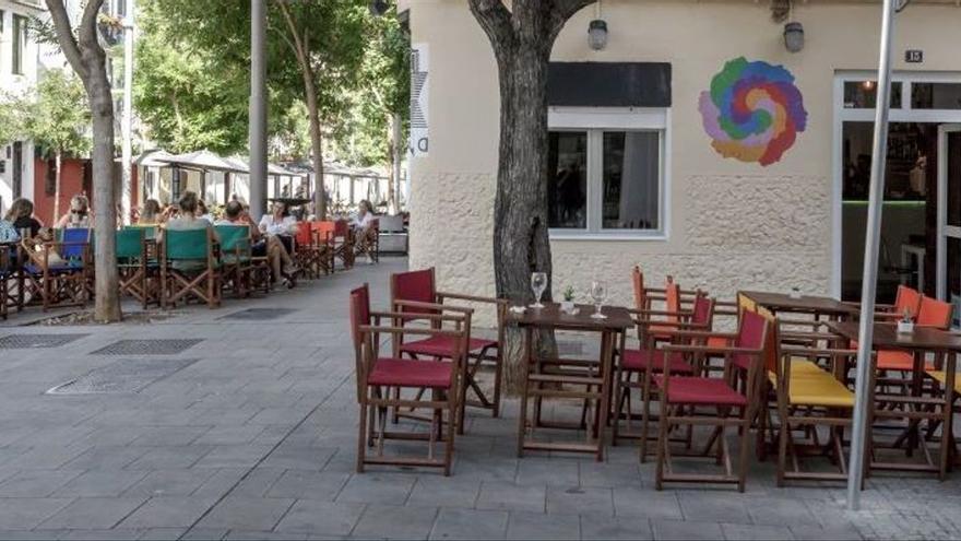 La organizadora del Orgullo en Palma tiene una terraza ilegal en Santa Catalina