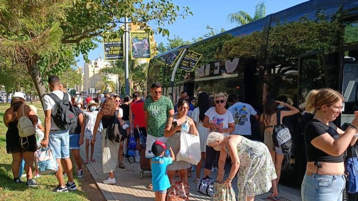 Ontinyent facilita el desplazamiento a la playa para los domingos de julio y agosto