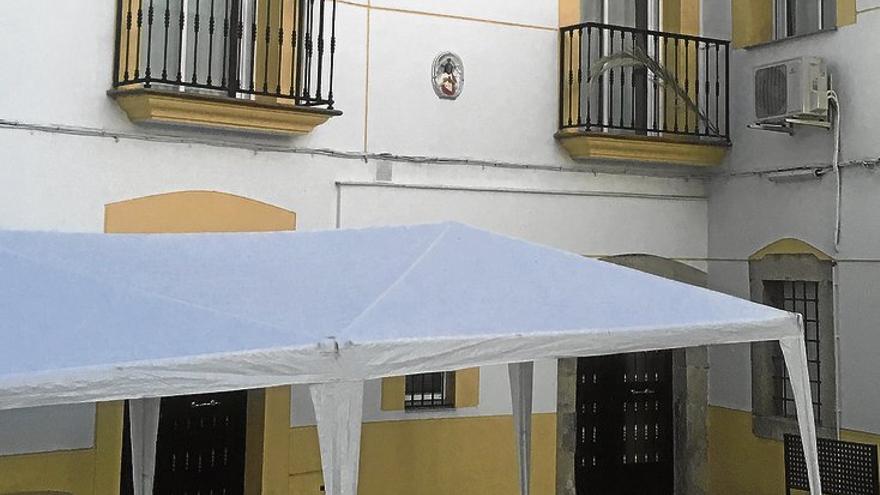 Detenido el párroco de Arroyomolinos por presuntos abusos a menores en Cáceres