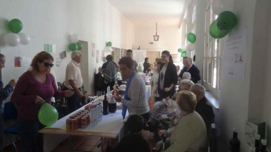 Participantes en el vino español en las instalaciones del Palacio de Valparaíso.