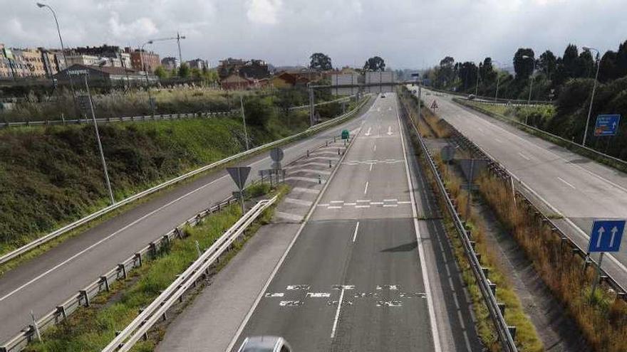 El tramo final de la autovía GJ-81 a su llegada a Gijón, antes de entrar en la avenida de Portugal, ayer.
