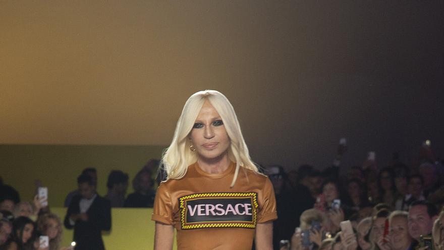 Michael Kors compra Versace por casi 2 mil millones de euros - Stilo