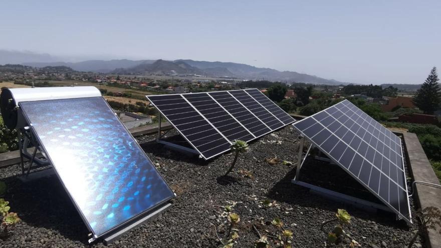 Ejemplo de placas solares fotovoltaicas y térmicas.