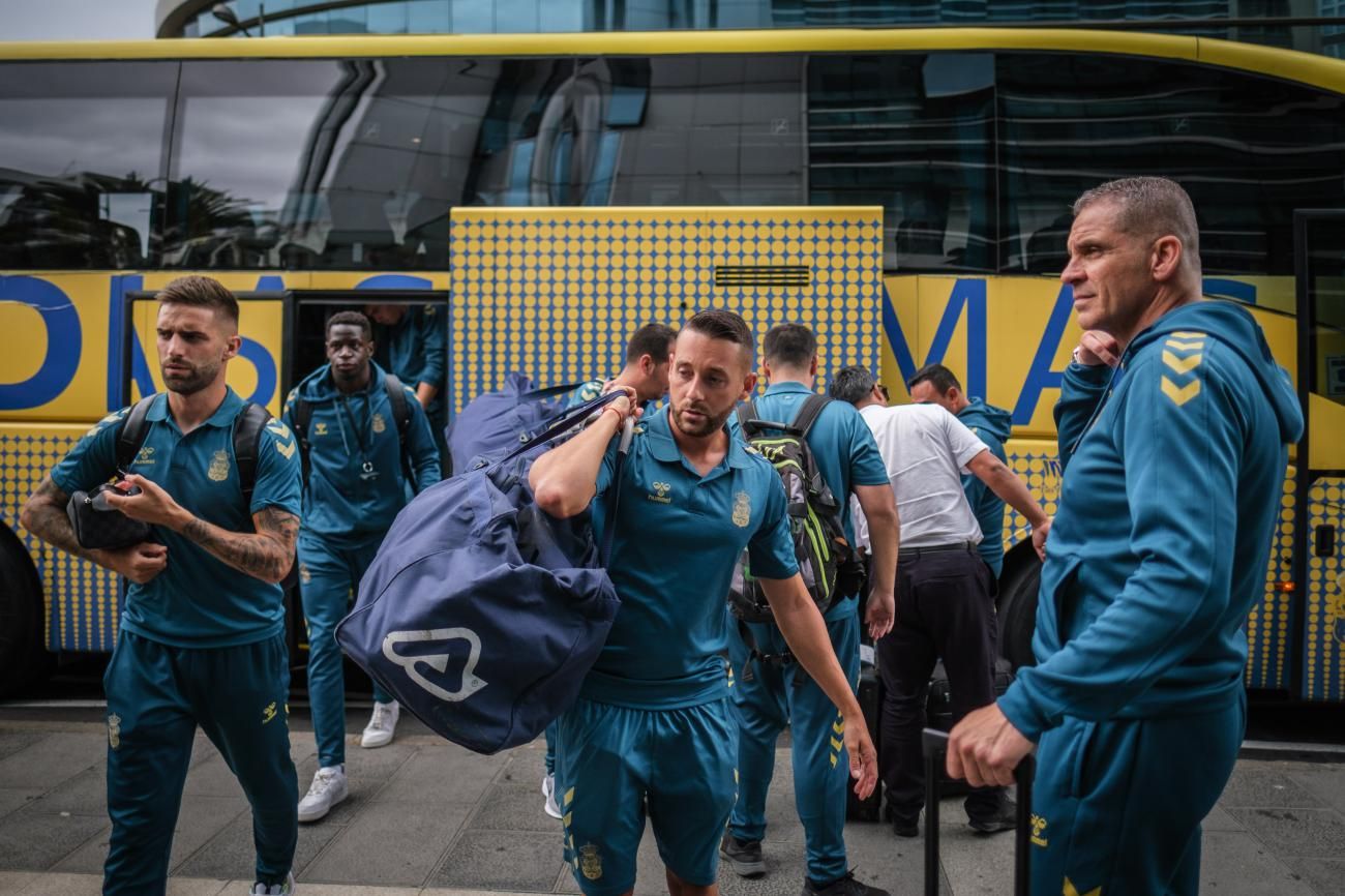 Llegada de la UD Las Palma a Tenerife por el derbi canario que se jugará esta noche