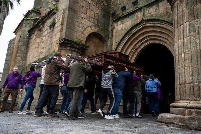 Galería | Montaje de Semana Santa en Cáceres