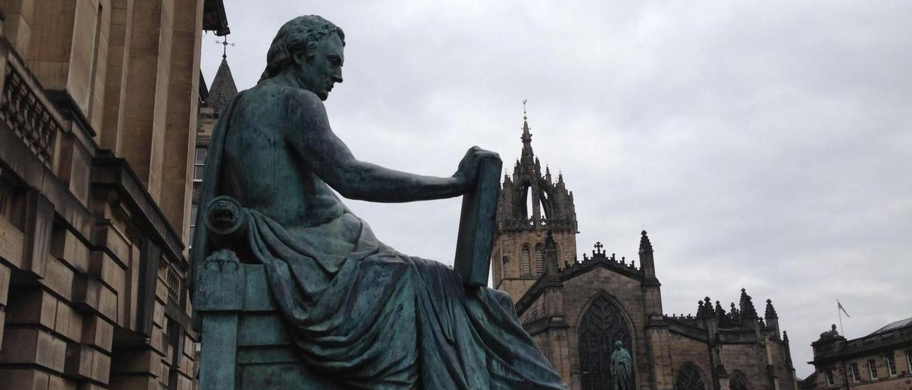 Monumento a David Hume en Edimburgo.