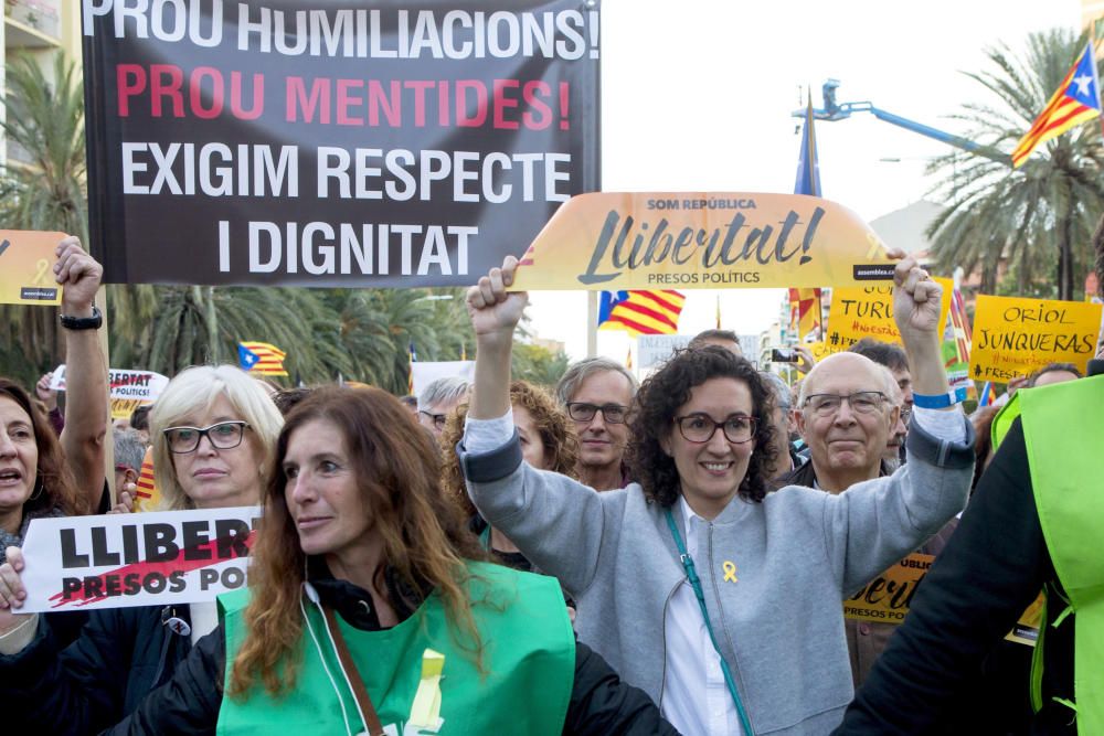 Manifestación en Barcelona para pedir la libertad de los exconsejeros encarcelados y de ''''''''los Jordis''''''''