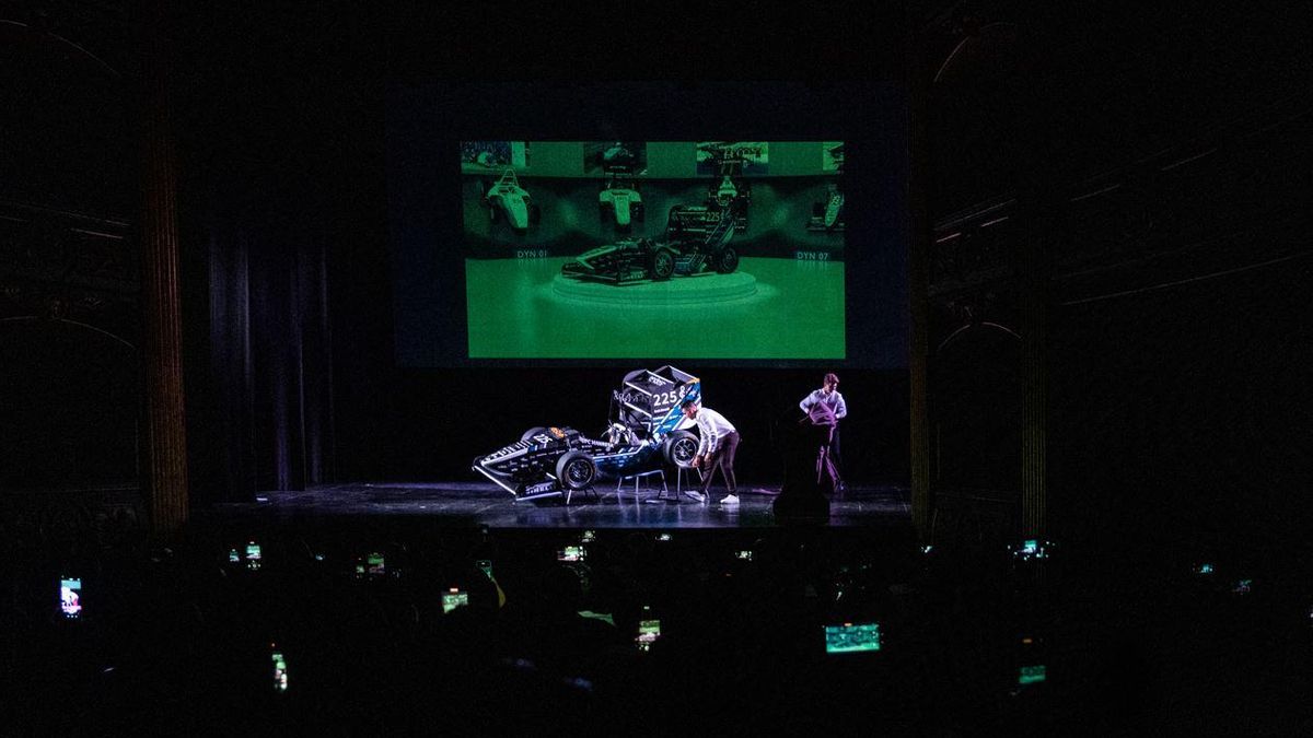 Moment en què es va descobrir com és el nou vehicle de Dynamics-UPC Manresa