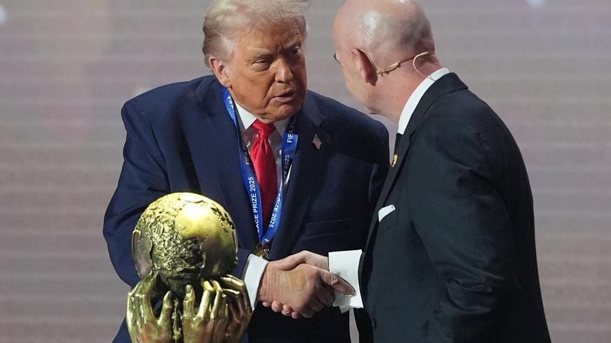 La FIFA se entrega a Trump dándole el Premio a la Paz