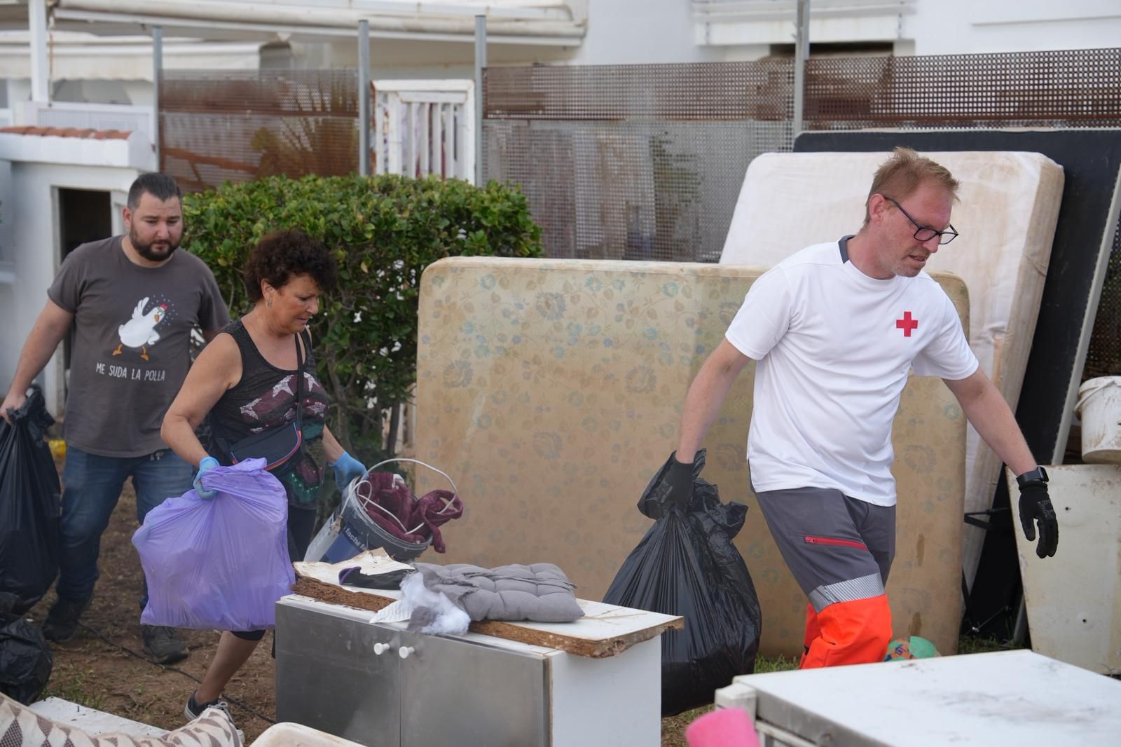 Galería: Voluntarios ayudan a vecinos de Ibiza afectados por las inundaciones