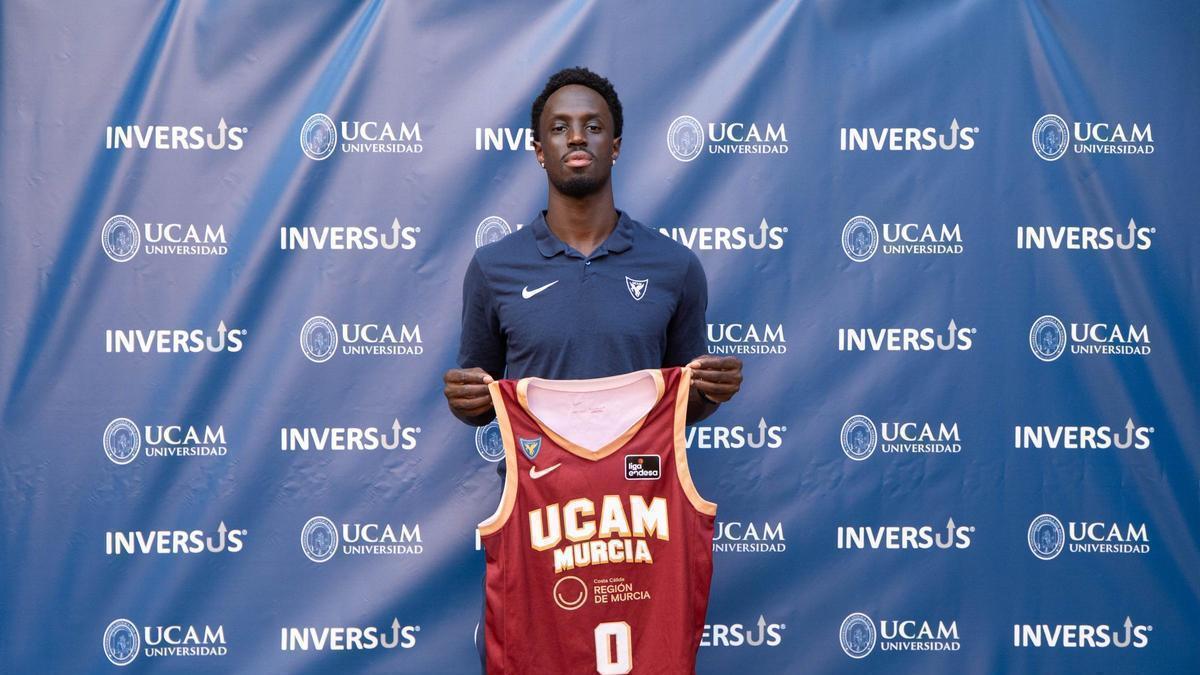 Souley Boum, en su presentación oficial como jugador del UCAM Murcia