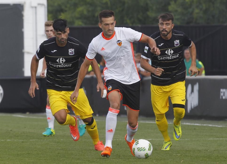 Las mejores imágenes del Valencia Mestalla - AE Prat