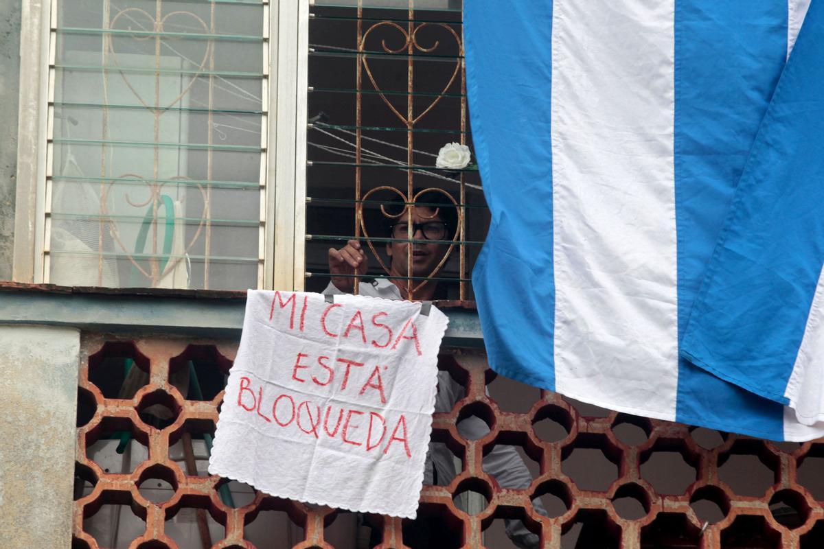 Yunior García, líder del movimiento Archipiélago denunció que agentes de la Seguridad del Estado cubano le advirtieron de que lo arrestarían si intentaba asistir a la marcha.