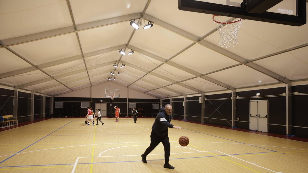 El Llano estrena una carpa cubierta para aliviar la saturación deportiva de la ciudad