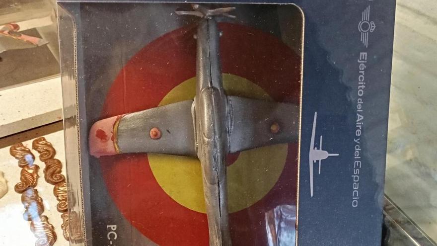 Un avión de chocolate y crema de asiático en honor a la Princesa Leonor