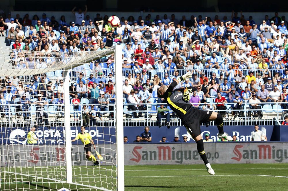 Un tanto de Leo Suárez a cinco minutos del final le da la victoria y los tres puntos al RCD Mallorca en su visita a La Rosaleda, en un duelo de aspirantes al ascenso a Primera División que comenzaban la jornada empatados a puntos.