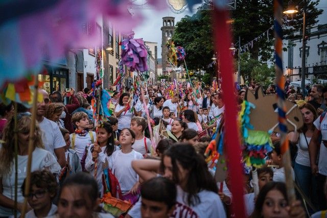 Desfile de la pandorga y los caballitos de fuego, en La Laguna